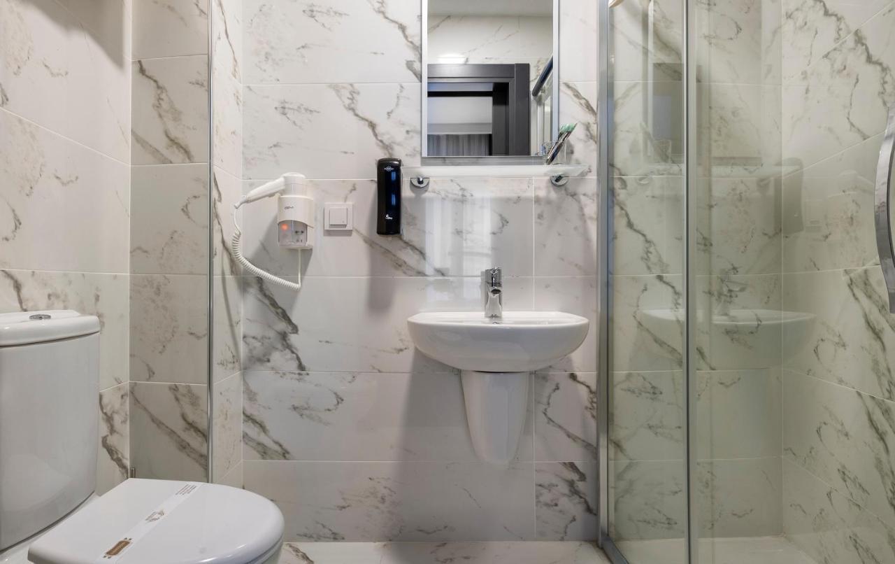Otel Bossuite Business *